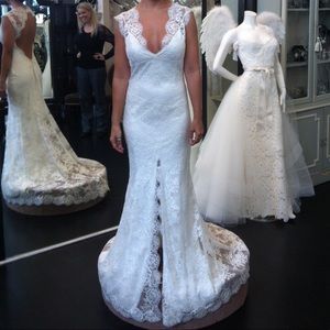 Monique Lhuillier Wedding Dress